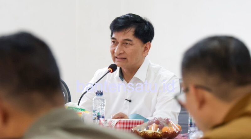 Wakil Gubernur Banten Ahmad Dimyati Natakusumah memberikan pernyataan tegas mengenai moratorium izin pertambangan saat ditemui wartawan di Serang, 22 Januari 202