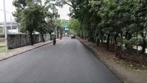 Proses perbaikan jalan nasional di Jalan Benteng Betawi Kota Tangerang oleh tim teknis sebagai tindak lanjut aduan masyarakat melalui aplikasi pelayanan publik.