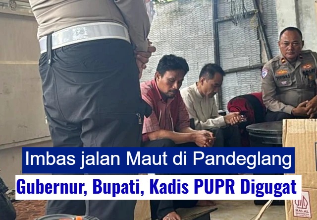 Dokumentasi lubang jalan di ruas Pandeglang–Labuan yang ditandai oleh warga secara swadaya sebagai bentuk protes dan peringatan bagi pengendara.
