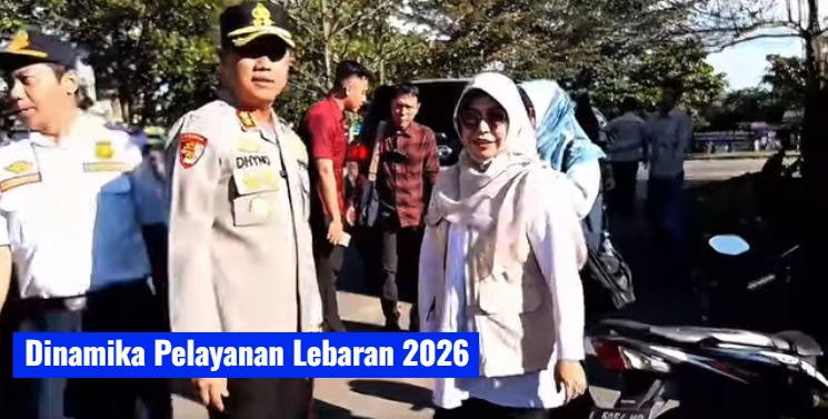 Bupati Pandeglang Raden Dewi Setiani didampingi Kadishub saat memberikan keterangan terkait retribusi di Terminal Kadubanen