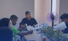 Puluhan warga berkonsultasi dengan kuasa hukum terkait kasus gagal bayar investasi arisan digital.