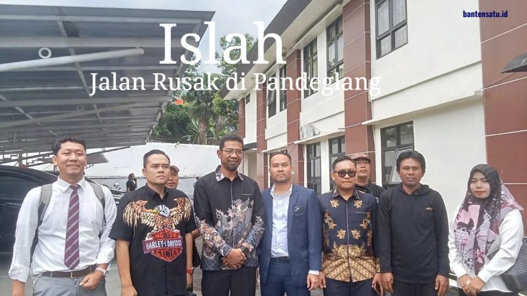 Suasana mediasi antara kuasa hukum tukang ojek Al Amin Maksum dengan perwakilan Pemprov Banten di PN Pandeglang.