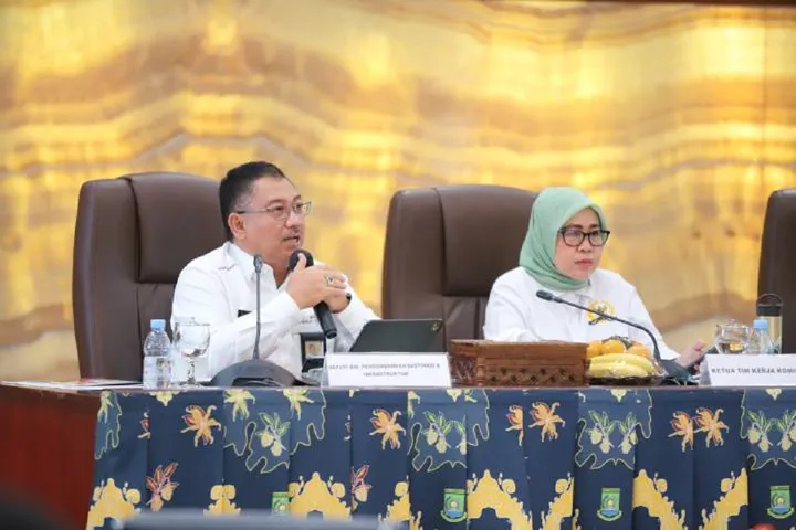 Deputi Kemenpar Hariyanto bersama Komisi VII DPR RI dan Pemkot Tangerang meninjau potensi wisata air di bantaran Sungai Cisadane.