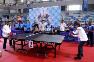 Dokumentasi pembukaan Kejurnas Tenis Meja 2026 di GOR Gondrong Tangerang yang menampilkan kolaborasi pejabat publik dan atlet mancanegara.