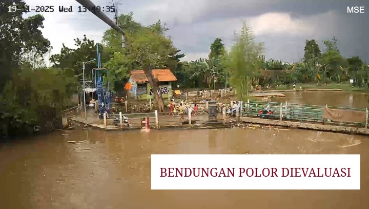 Aliran Kali Angke di sekitar Bendungan Polor, Cipondoh, Tangerang, yang menjadi objek evaluasi teknis bersama BBWS Ciliwung-Cisadane untuk penanganan banjir.