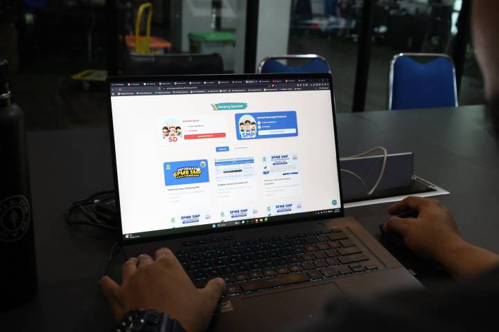 Antarmuka situs pendaftaran SPMB SMP Kota Tangerang yang sedang diakses melalui perangkat komputer.