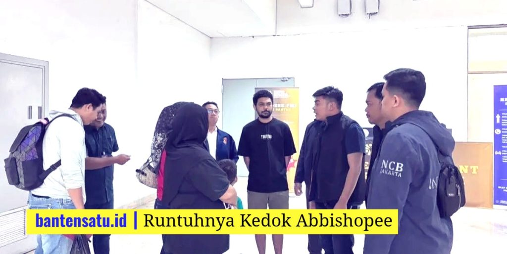 Jaringan penipuan online Asia 'abbishopee' rontok setelah buron Interpol Red Notice Aulia Zulfahni ditangkap di Bandara Soekarno-Hatta terkait pencucian uang kripto.