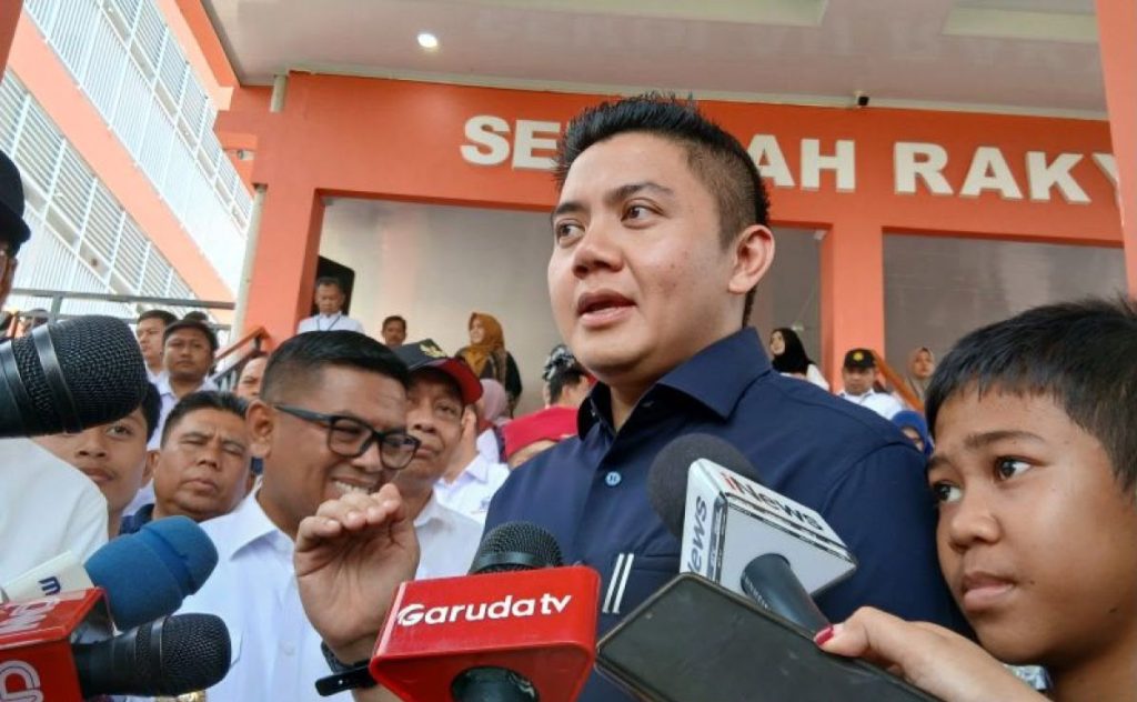 Sekretaris Kabinet Teddy Indra Wijaya meninjau Gedung Rintisan Sekolah Rakyat di Kabupaten Tangerang, Banten.