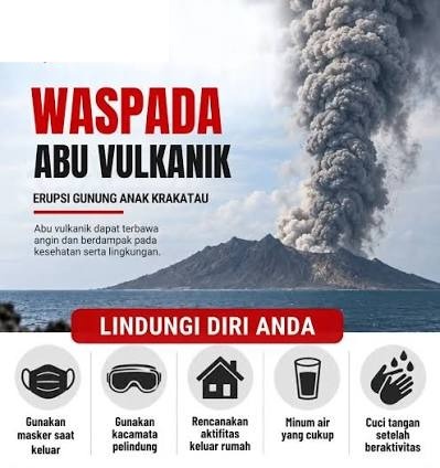Seorang warga menggunakan tetes mata setelah beraktivitas di luar ruangan yang berkabut debu.