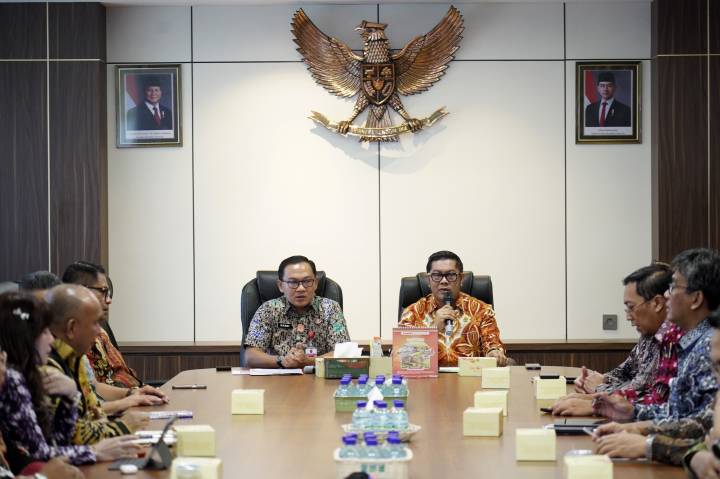 Wakil Wali Kota Tangerang H. Maryono melakukan pertemuan dinas dengan Sekda Kota Semarang Handi Priyanto tahun 2026.