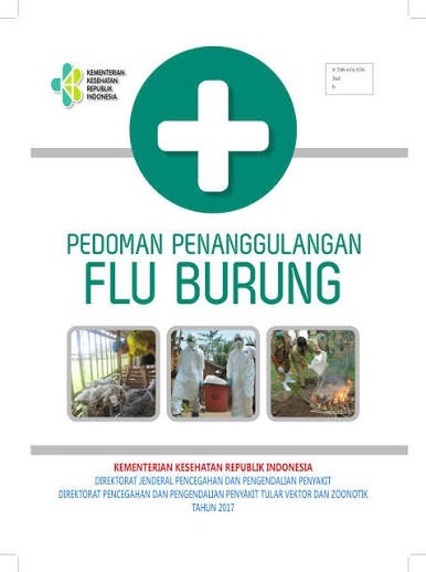 Petugas kesehatan dari dinas terkait saat melakukan pemantauan berkala dan pengambilan sampel pada peternakan unggas milik warga.